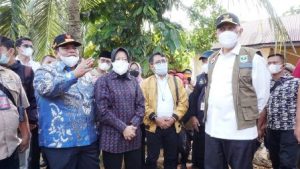 Gubernur Dampingi Mensos Kunjungi Lokasi Bencana Di Padang Pariaman