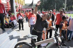 Rajin Sholat Berjamaah, Uncu Dapat Hadiah Sepeda Dari Gubernur Sumbar