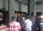 Rektor Unand Belum Datang, Janji Temui Tendik Honorer Diingkari ?