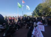 Tendik Universitas Andalas Demo Tuntut Jadi Pegawai Tetap