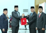 Wako Fadly Amran dan Wawako Maigus Nasir terima SK dari Gubernur