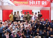 Membaur Bersama Warga, Wako Hendri dan Wawako Allex Tuai Simpati Saat Pawai Alegoris