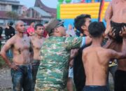 Wako Hendri Arnis Ajak Warga Jaga Semangat Persatuan Lewat Tradisi Panjat Pinang