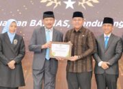 Wamen Ossy Terima Penghargaan Baznas Award 2025