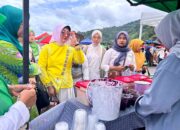 UMKM Naik Kelas, Ketua Dekranasda Padang Panjang Dukung Pameran di Arena Pacu Kuda Gubernur Cup III