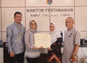 BPN Dharmasraya Serahkan 30 Sertipikat Tanah Milik Pemda