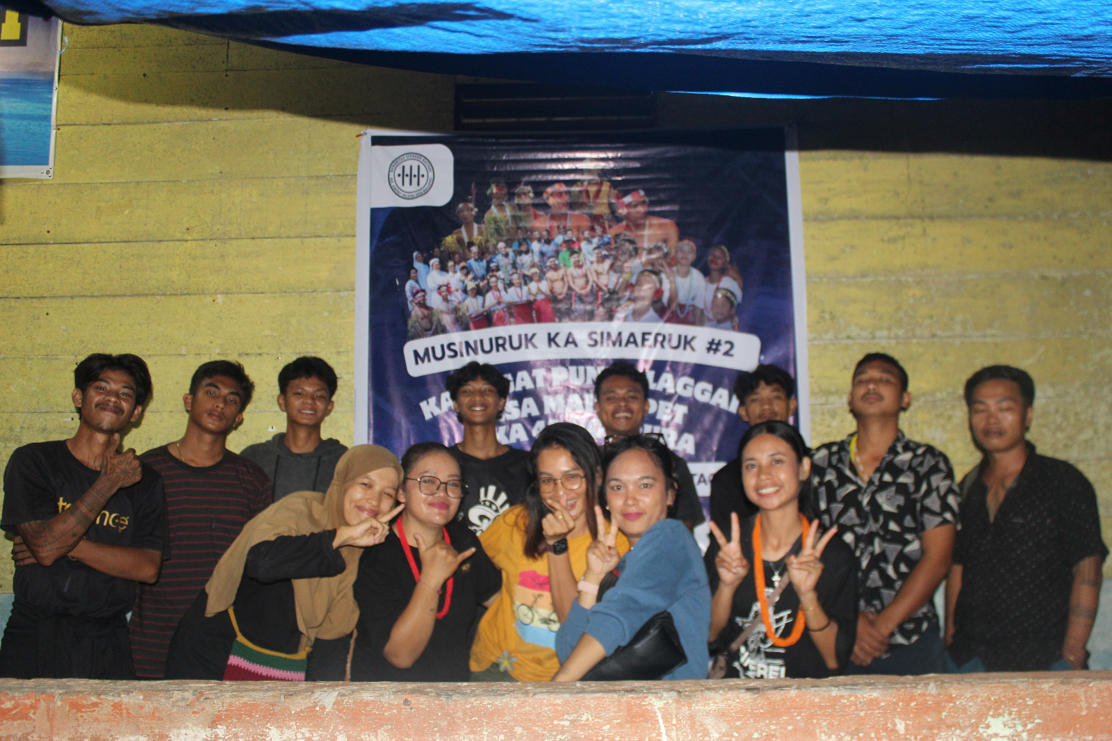 Anggota Komunitas Sinuruk di Desa Maileppet, Pulau Siberut, Kepulauan Mentawai