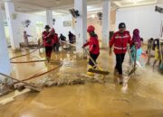 PT Semen Padang Kerahkan Mobil Tangki untuk Bersihkan Masjid Istiqlal Binuang Pauh Limo Pascabanjir