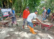 Warga Rimbo Gaek Cor Jalan Rusak Secara Swadaya, PT Semen Padang Turut Membantu