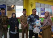 Jelang Idulfitri, Guru dan Pegawai Pontren Kauman Terima Paket Lebaran dari MDMC dan Tzu Chi