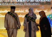 Hendri Arnis Dinobatkan Jadi Ayah GenRe, Padang Panjang Perkuat Pembinaan Remaja