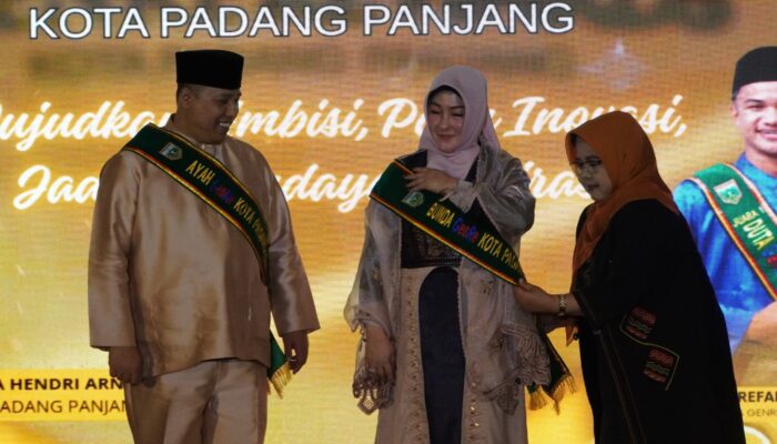 Hendri Arnis Dinobatkan Jadi Ayah GenRe, Padang Panjang Perkuat Pembinaan Remaja
