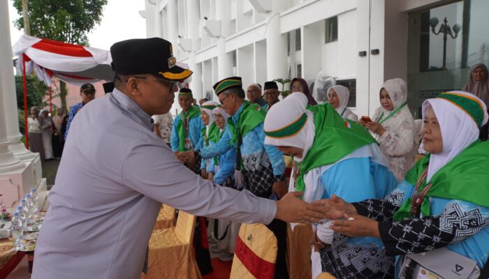 Tujuh Jemaah Kloter IX Berangkat Haji, Pemko Padang Panjang Titip Pesan Jaga Kesehatan