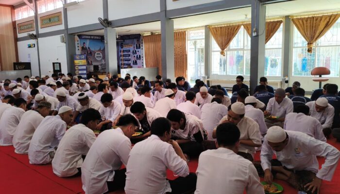 Rutan Padang Panjang Rayakan Iduladha dengan Tradisi Makan Bajamba Bersama Wargabinaan
