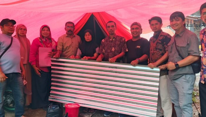 PT Semen Padang Salurkan Bantuan untuk Korban Kebakaran di Batu Gadang