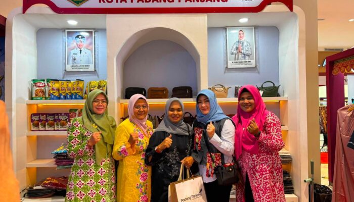 Dekranasda Padang Panjang Promosikan Kekayaan Produk Lokal di Ajang Nasional Makassar