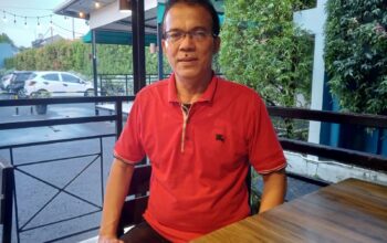 Renovasi Lapangan Bola GOR H. Agus Salim Mulai Bongkar Tribun Terbuka