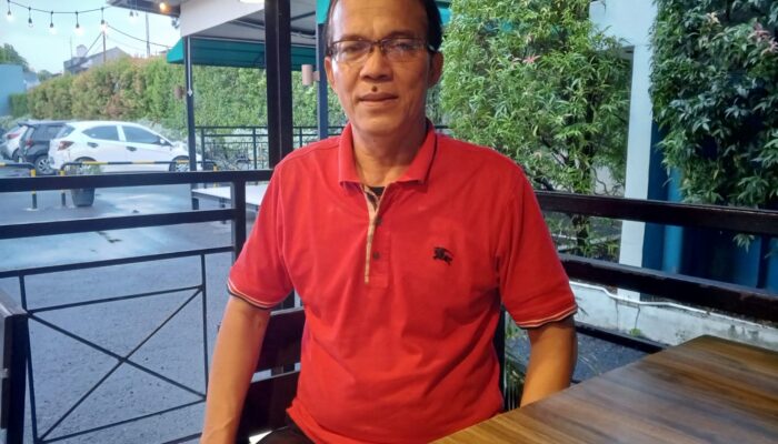 Renovasi Lapangan Bola GOR H. Agus Salim Mulai Bongkar Tribun Terbuka