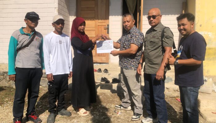 Satu Dekade Tinggal di Rumah Tak Layak, Kini Keluarga Destimar Miliki Hunian Baru Berkat PT Semen Padang
