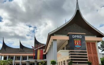 Mobil Dinas Ketua DPRD Agam Disorot, Ada Salah Apa ?