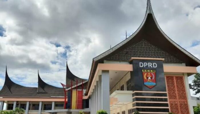 Mobil Dinas Ketua DPRD Agam Disorot, Ada Salah Apa ?