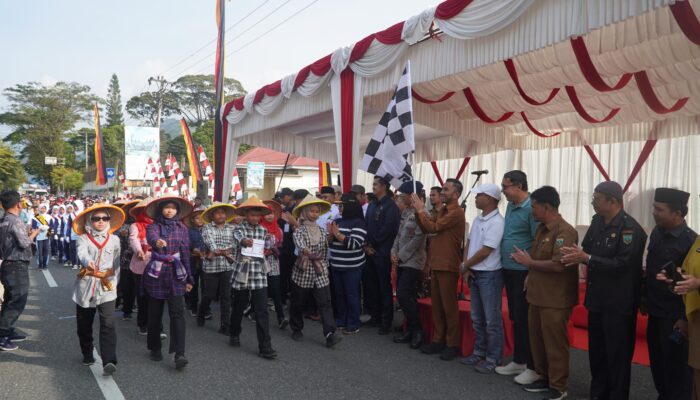 Bukan Sekadar Lomba, Gerak Jalan Pelajar Padang Panjang Tanamkan Disiplin dan Sportivitas
