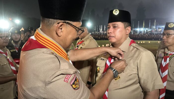 Hendri Arnis Raih Lencana Darma Bakti, Pramuka Padang Panjang Didorong Makin Aktif
