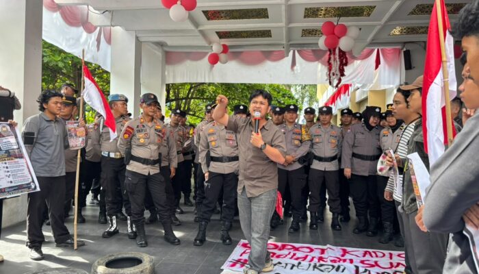 Geruduk Disdik Sumbar, Gerakan Masyarakat Muda Desak Transparansi Teacher Summit dan Copot Kadisdik