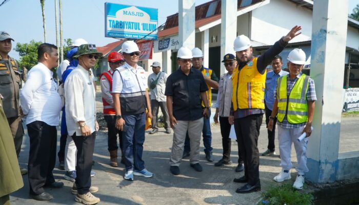 Tinjau Infrastruktur Koto Tangah, Fadly Amran Pastikan Jalan Pasir Jambak Rampung September