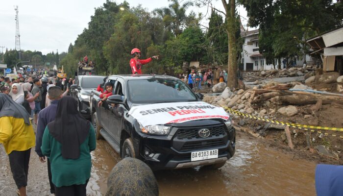 PT Semen Padang Kirim Bantuan Logistik untuk Korban Galodo di Arosuka