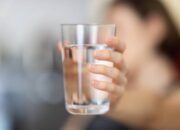 Minum Air Putih Setelah Bangun Tidur, Benarkah Banyak Manfaatnya?